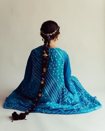 A cover of "azurovy" cluster. The owner is aysharuman. The cluster consists of 93 elements.