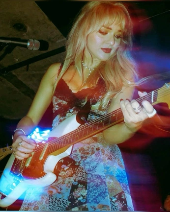 A cover of "Luvcat" cluster. The owner is solipstic.hum. The cluster consists of 6 elements.