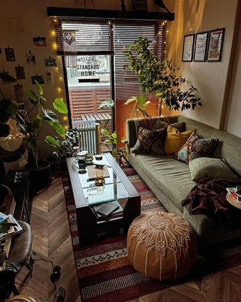 A cover of "Apartment Inspo" cluster. The owner is alexiakanani. The cluster consists of 2 elements.