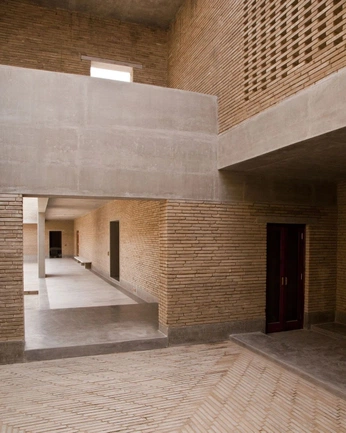 A cover of "Arches & Spaces" cluster. The owner is esperos. The cluster consists of 4 elements.