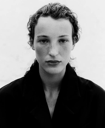 A cover of "portrait" cluster. The owner is atoniaavatr. The cluster consists of 12 elements.