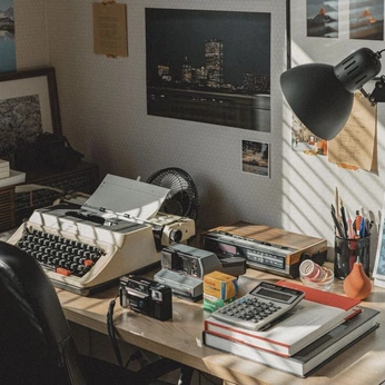 A cover of "Writer Vibe" cluster. The owner is inkyfingies. The cluster consists of 7 elements.