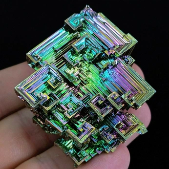 A cover of "Iridescent & Holographic" cluster. The owner is faris. The cluster consists of 19 elements.