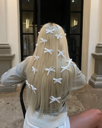 A cover of "bows" cluster. The owner is jamiec. The cluster consists of 1 element.