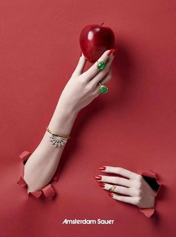 A cover of "itanagar jewel" cluster. The owner is issactakam. The cluster consists of 1 element.