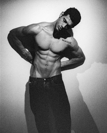 A cover of "Modeling" cluster. The owner is joaquingdc. The cluster consists of 22 elements.