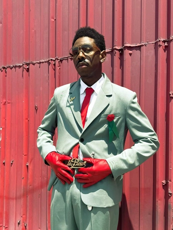 A cover of "PICTURE PERFECT" cluster. The owner is peicreative. The cluster consists of 140 elements.