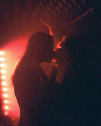 A cover of "amore" cluster. The owner is annika.k. The cluster consists of 6 elements.