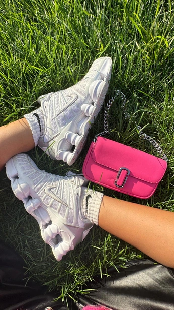 A cover of "Music" cluster. The owner is mirandis. The cluster consists of 19 elements.