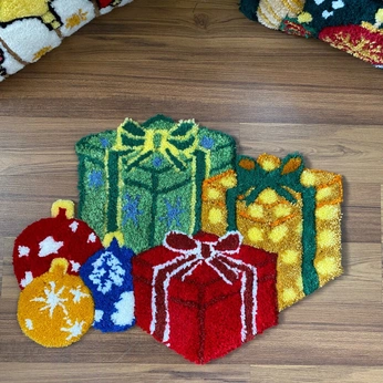 A cover of "christmas gift tufting" cluster. The owner is filleafille. The cluster consists of 8 elements.