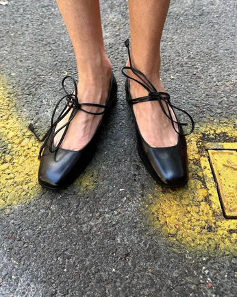 A cover of "Slay" cluster. The owner is cosmosofia. The cluster consists of 3 elements.