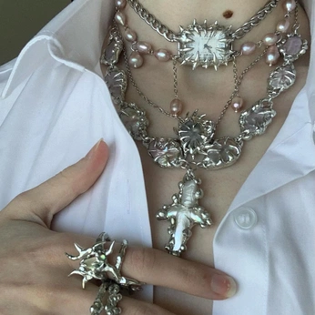 A cover of "Everyday Jewelery" cluster. The owner is kinasithina. The cluster consists of 9 elements.