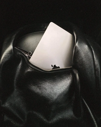 A cover of "moody sleek" cluster. The owner is avo444. The cluster consists of 43 elements.