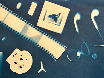 A cover of "cyanotype" cluster. The owner is kategetko. The cluster consists of 11 elements.