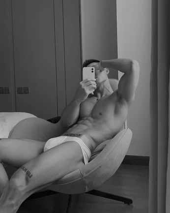 A cover of "MUSEBYDUY" cluster. The owner is duyisbill. The cluster consists of 115 elements.