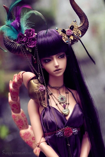 A cover of "Fantasy sculpts & dolls" cluster. The owner is evannia. The cluster consists of 64 elements.