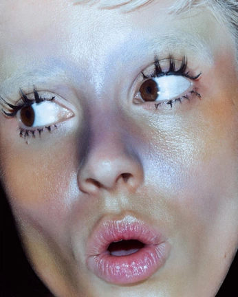 A cover of "Makeup" cluster. The owner is katylavender. The cluster consists of 3 elements.