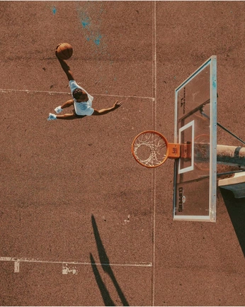 A cover of "SNEAKERS" cluster. The owner is mmmmmnnnz. The cluster consists of 21 elements.