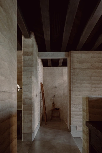 A cover of "Interior" cluster. The owner is astridmora. The cluster consists of 29 elements.