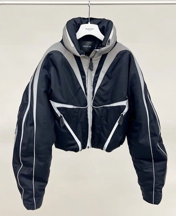 A cover of "Model Outfit" cluster. The owner is jaxonbollux. The cluster consists of 4 elements.