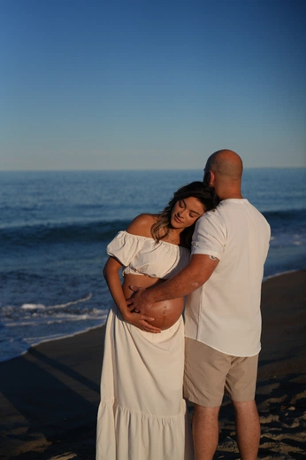 A cover of "Maternity Photography" cluster. The owner is middleagedrobot. The cluster consists of 17 elements.