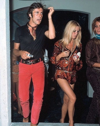 A cover of "copacabana" cluster. The owner is bananascones. The cluster consists of 4 elements.