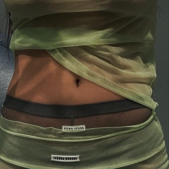 A cover of "f a s h i o n" cluster. The owner is dncexoxo. The cluster consists of 3 elements.