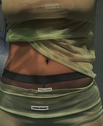 A cover of "el" cluster. The owner is user6655321. The cluster consists of 15 elements.