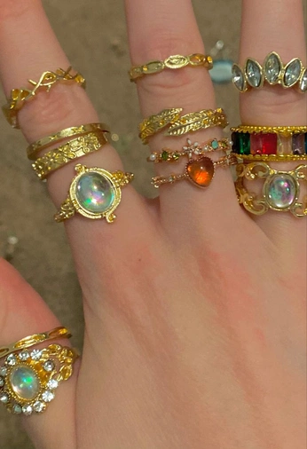 A cover of "Jewelry" cluster. The owner is blueflower. The cluster consists of 3 elements.