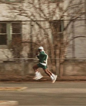 A cover of "Run Club" cluster. The owner is soufhouse. The cluster consists of 39 elements.