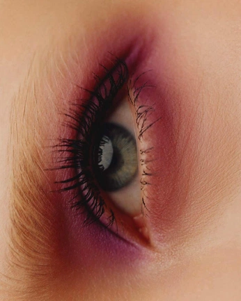 A cover of "makEeuUpp" cluster. The owner is mirandiuxj. The cluster consists of 5 elements.