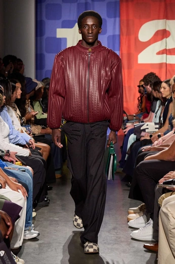 A cover of "Advisry SS26" cluster. The owner is echogrid. The cluster consists of 35 elements.