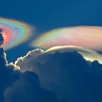 A cover of "Humming" cluster. The owner is loganlittrell. The cluster consists of 18 elements.