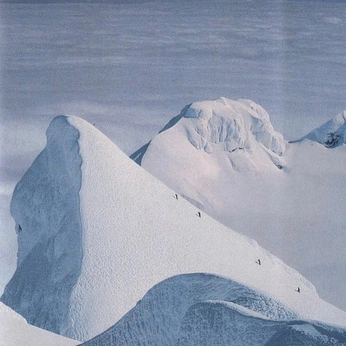 A cover of "winter" cluster. The owner is theportal. The cluster consists of 21 elements.