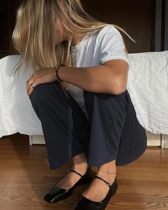 A cover of "posed" cluster. The owner is jaquee. The cluster consists of 4 elements.