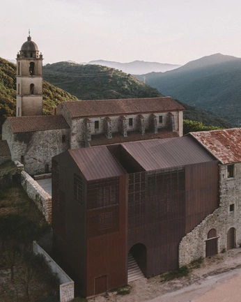 A cover of "Redesign Heritage" cluster. The owner is lirawensboom. The cluster consists of 1 element.