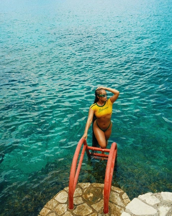 A cover of "Wanderlust" cluster. The owner is laurennicolefk. The cluster consists of 40 elements.