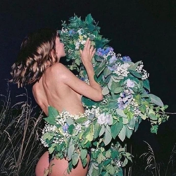 A cover of "SECRET GARDEN" cluster. The owner is goodnightldn. The cluster consists of 20 elements.