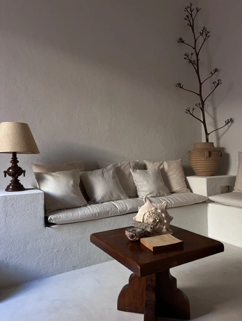 A cover of "Timeless decor" cluster. The owner is lucillia. The cluster consists of 1 element.