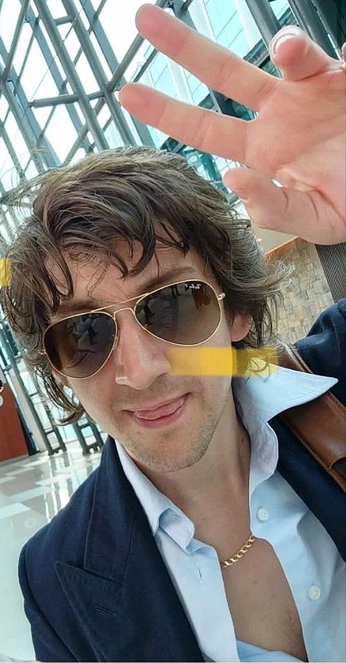 A cover of "arctic monkeys" cluster. The owner is tarverswife. The cluster consists of 387 elements.