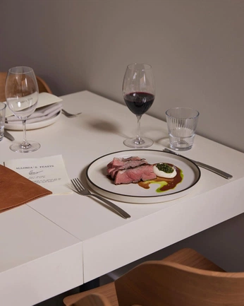 A cover of "Restaurant Moodboard" cluster. The owner is applepaperplane. The cluster consists of 7 elements.