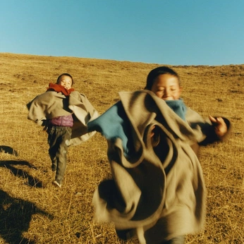 A cover of "photos i like" cluster. The owner is aayush. The cluster consists of 28 elements.