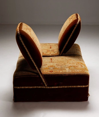 A cover of "Be Seated" cluster. The owner is shadowpraiser. The cluster consists of 6 elements.