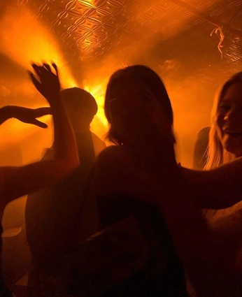 A cover of "people" cluster. The owner is voragine. The cluster consists of 5 elements.