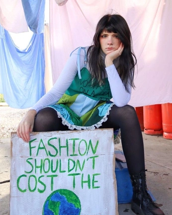 A cover of "Y2 tailoring" cluster. The owner is evieapples. The cluster consists of 40 elements.