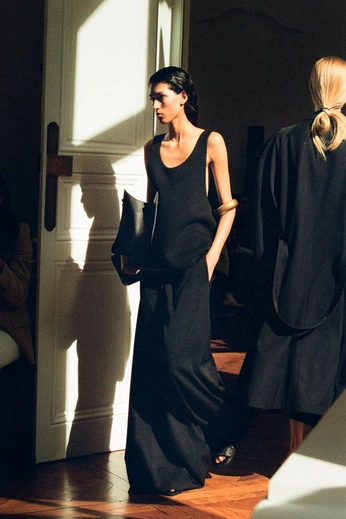 A cover of "The Row" cluster. The owner is georgina.macia. The cluster consists of 4 elements.