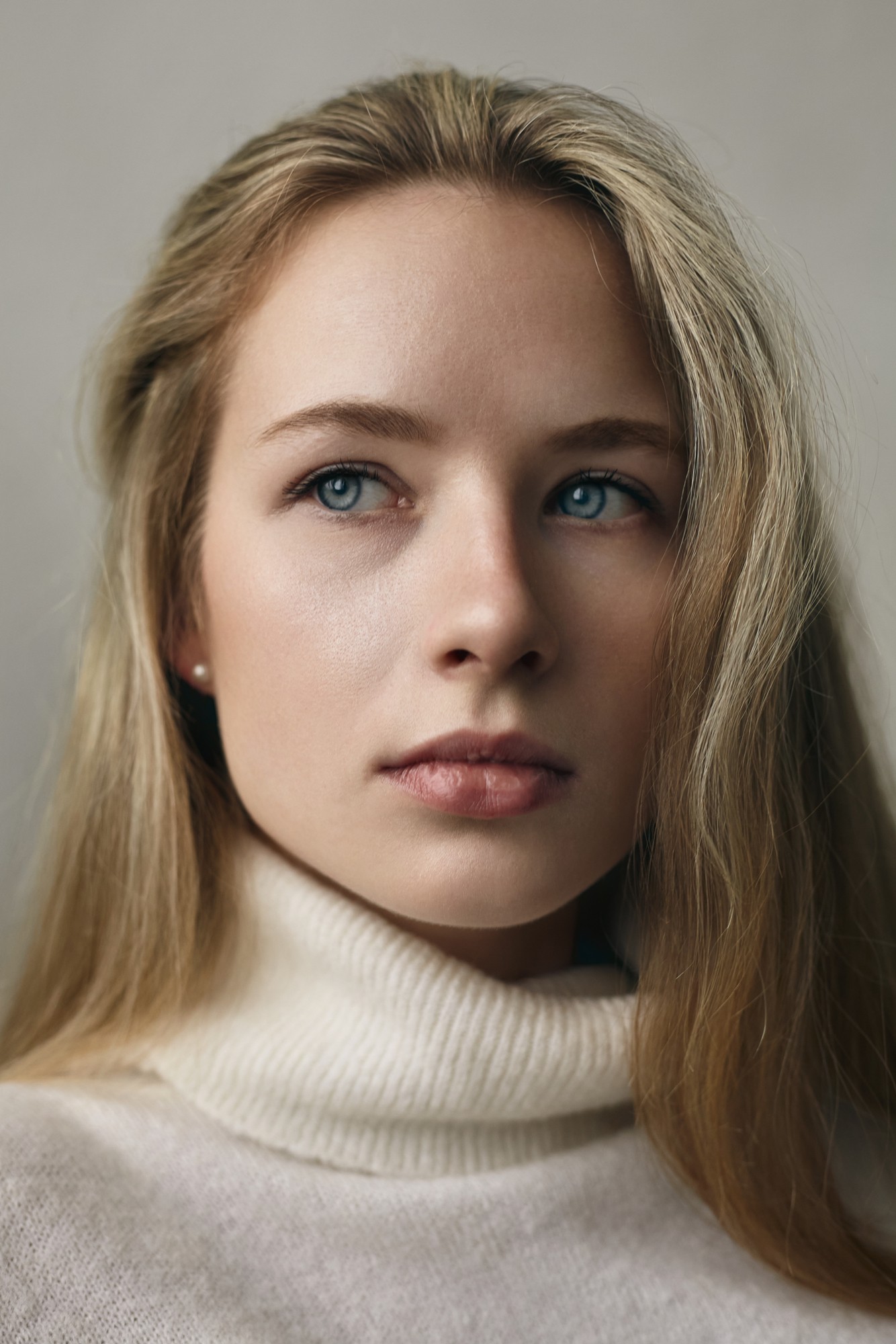 An image added by angelinazh on Mar 07, 2024. May present: shoulder, flash photography, neck, jaw, lip.