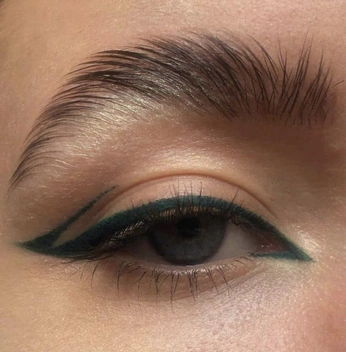 A cover of "makeup" cluster. The owner is waterophelia. The cluster consists of 1 element.