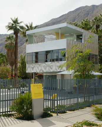 A cover of "Modernism" cluster. The owner is cristiancruz. The cluster consists of 2 elements.