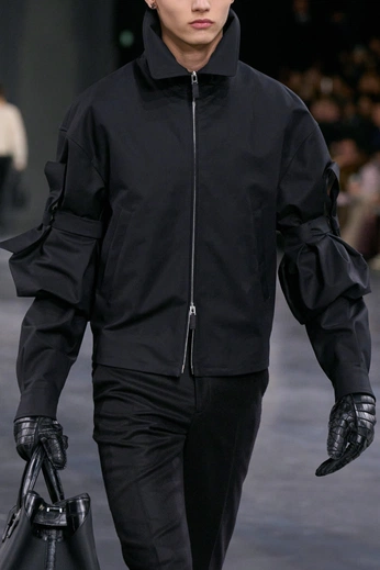 A cover of "Runway" cluster. The owner is baz. The cluster consists of 3 elements.